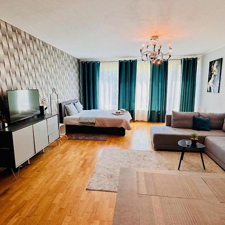 Rezidence Jeseniova Prague Apartment Bagian luar foto
