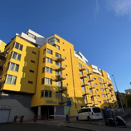 Rezidence Jeseniova Prague Apartment Bagian luar foto