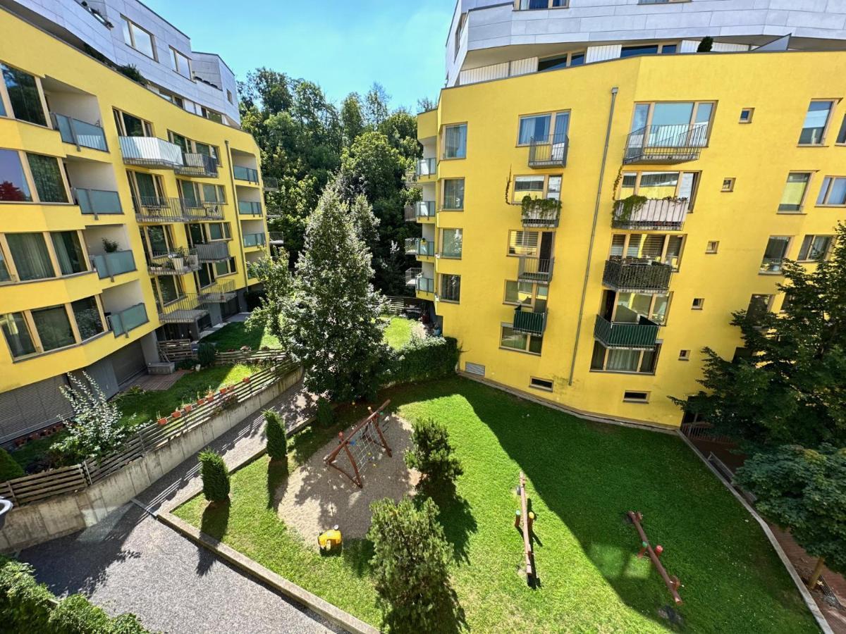 Rezidence Jeseniova Prague Apartment Bagian luar foto